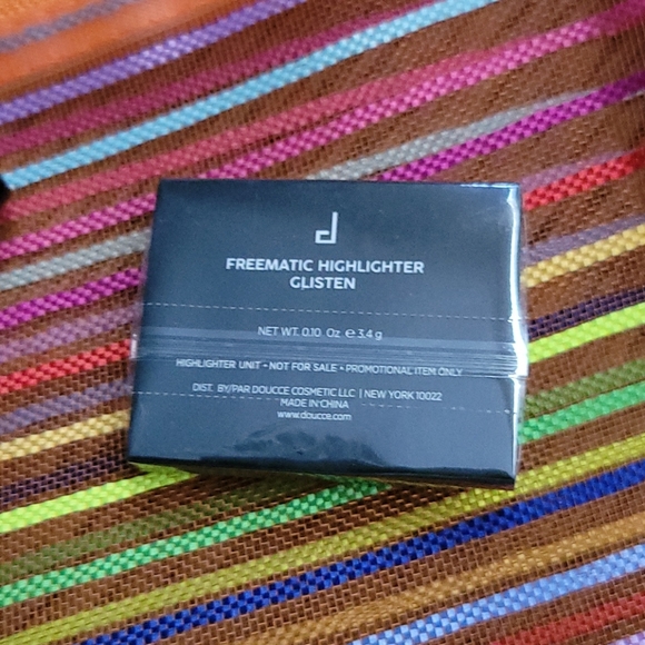 Makeup Bundle - Picture 4 of 5